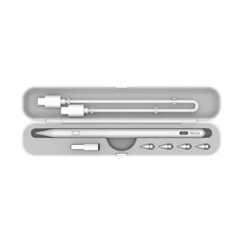 Skriva Stylus i ett öppet grått fodral med laddningskabel, adapter och reservspetsar